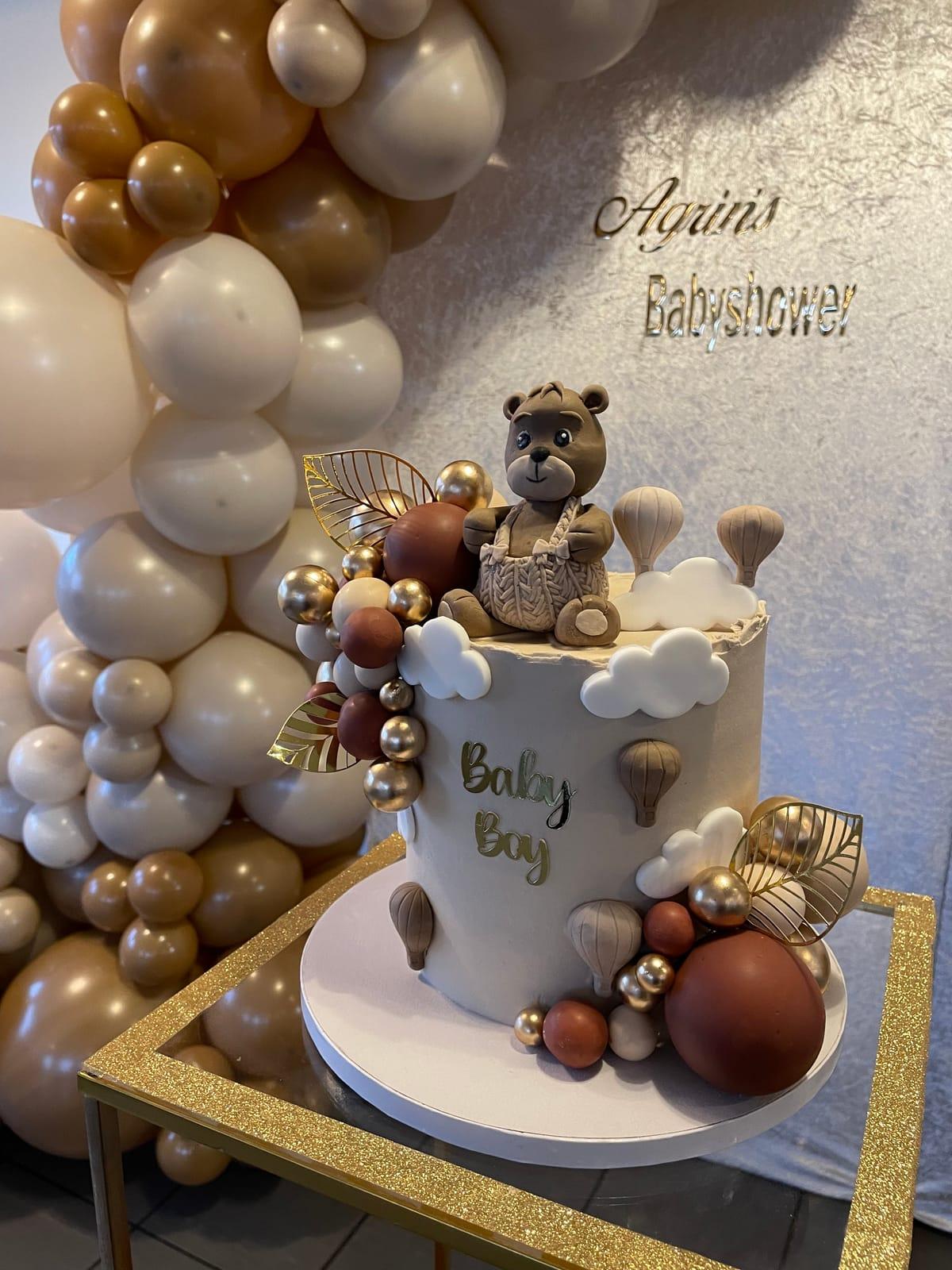 Babyshower-tårta Baby Boy med nalle och ballonger i beige och guld
